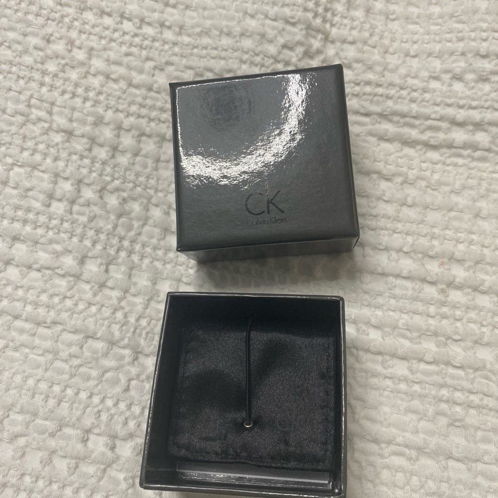 Calvin Klein Silver Cluster moving Ring - Picture 2 of 5